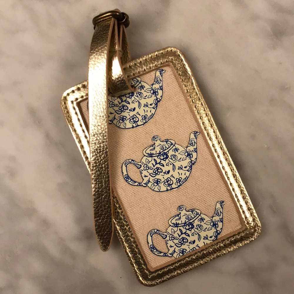 Luggage Tags w/ blue & white tea pots. Gold trim.
